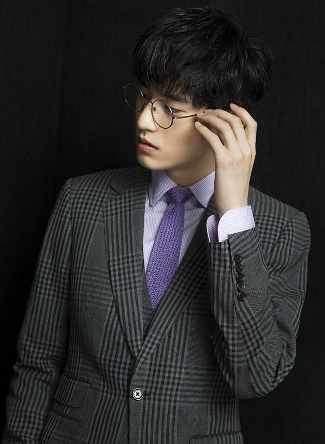 点击大图看下一张:金泰焕高清图片 最新写真玩转文艺学院风