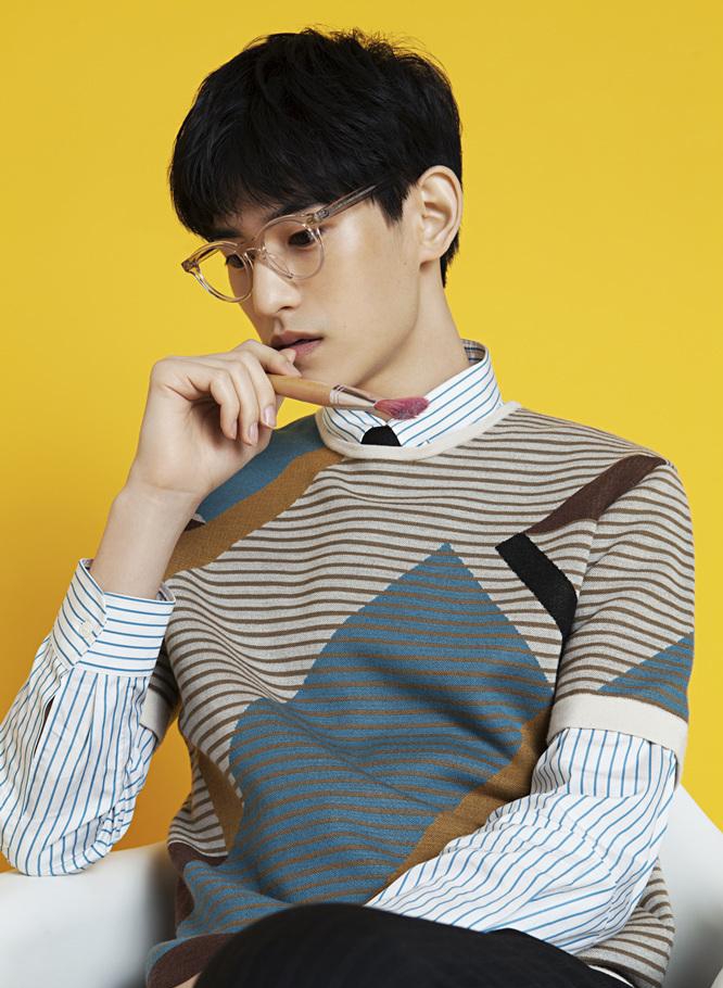 点击大图看下一张：金泰焕高清图片 最新写真玩转文艺学院风