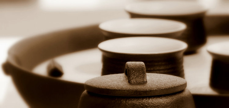 点击大图看下一张：花器与茶器