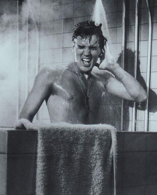 点击大图看下一张：性感浴男 欧美男星大秀身材