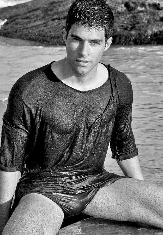 点击大图看下一张：性感浴男 欧美男星大秀身材