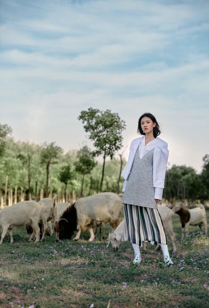 点击大图看下一张：学生兵韩昕妤曝最新写真