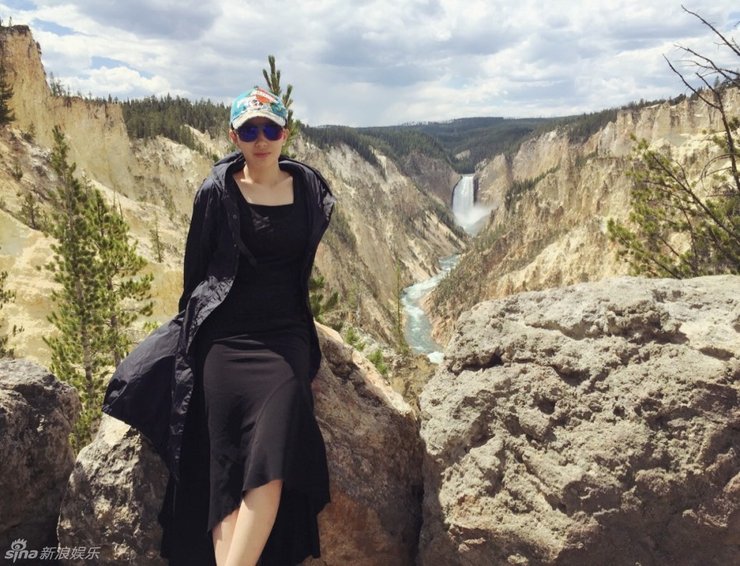 点击大图看下一张:殷旭淡妆秀自拍皮肤好 粉丝赞卫良人太美