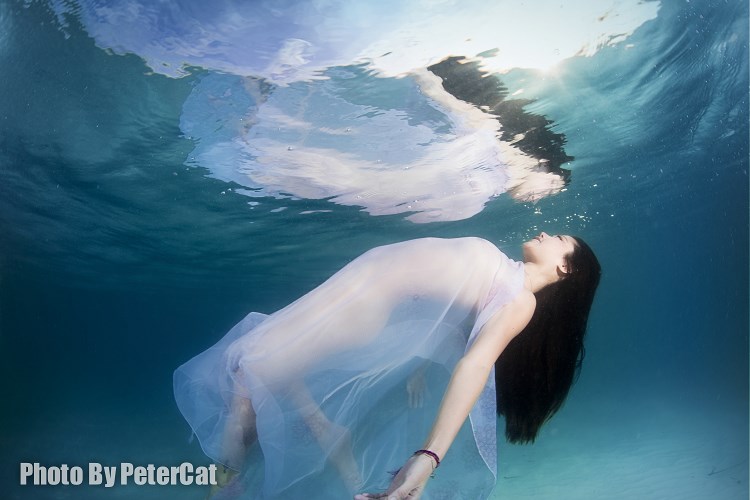 点击大图看下一张：长滩水下人像