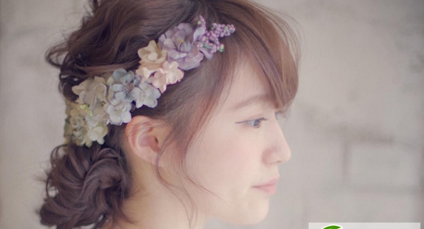 点击大图看下一张：花仙子新娘婚礼发型 浪漫新娘花环发型图片大全