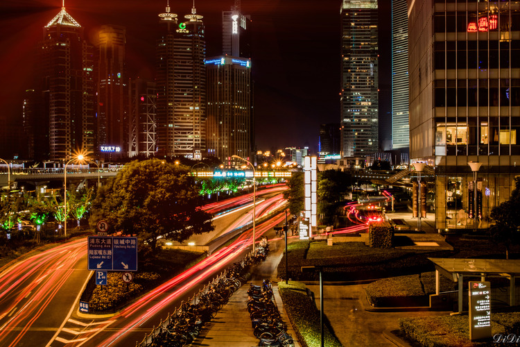 点击大图看下一张：陆家嘴夜景