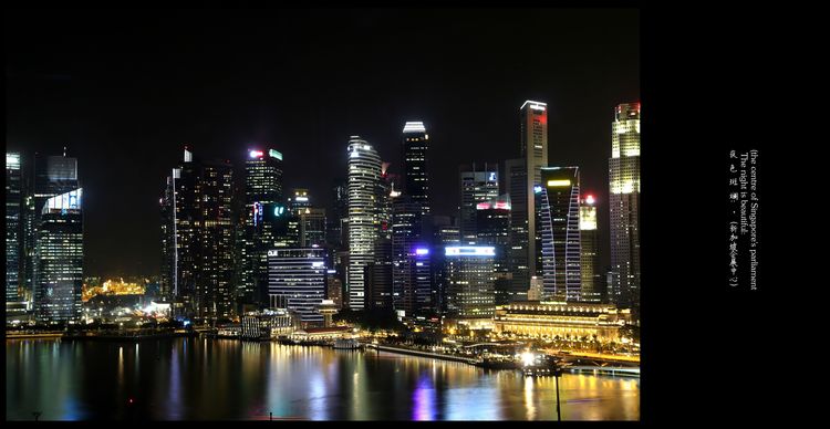 点击大图看下一张：夜色斑斓 新加坡会展中心