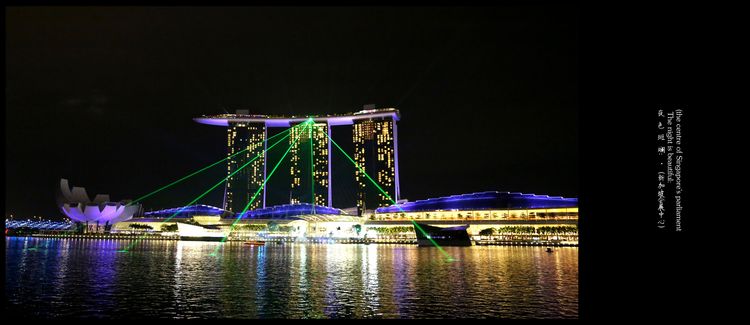 点击大图看下一张：夜色斑斓 新加坡会展中心