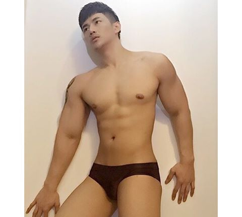 点击大图看下一张:泰国大胸肌帅哥生活照片