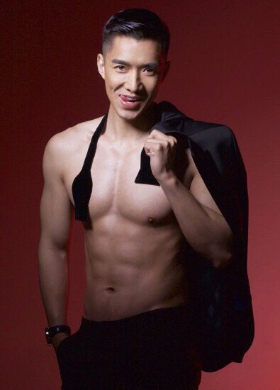 点击大图看下一张:王关彭性感腹肌图片