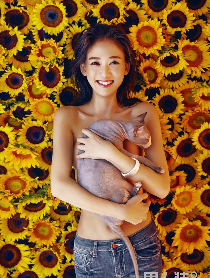 点击大图看下一张:陈乔恩昔日《男人装》封面 破尺度秀美胸蜂腰