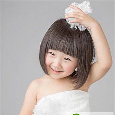点击大图看下一张：三岁小女孩可爱萝莉发型 做最漂亮小萌娃