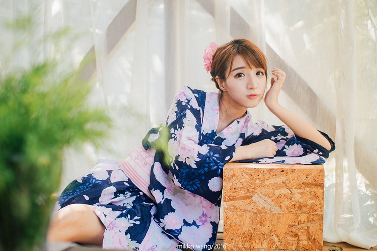 点击大图看下一张：7月和服写真