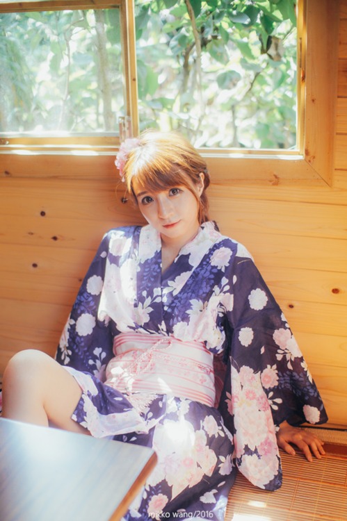 点击大图看下一张:7月和服写真