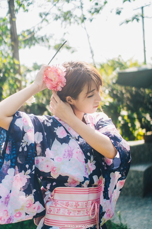 点击大图看下一张：7月和服写真