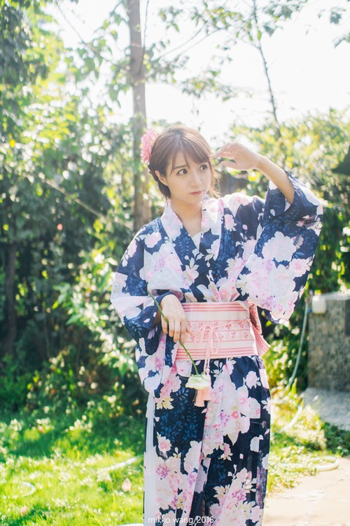 点击大图看下一张：7月和服写真