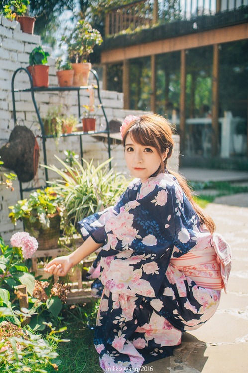 点击大图看下一张：7月和服写真