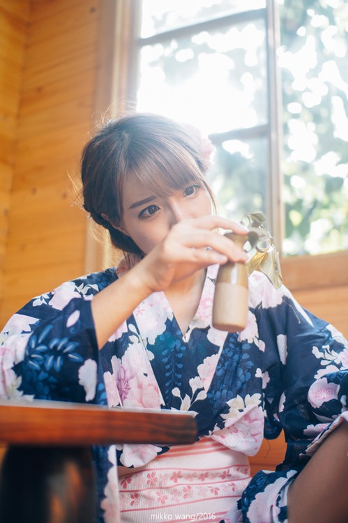 点击大图看下一张:7月和服写真