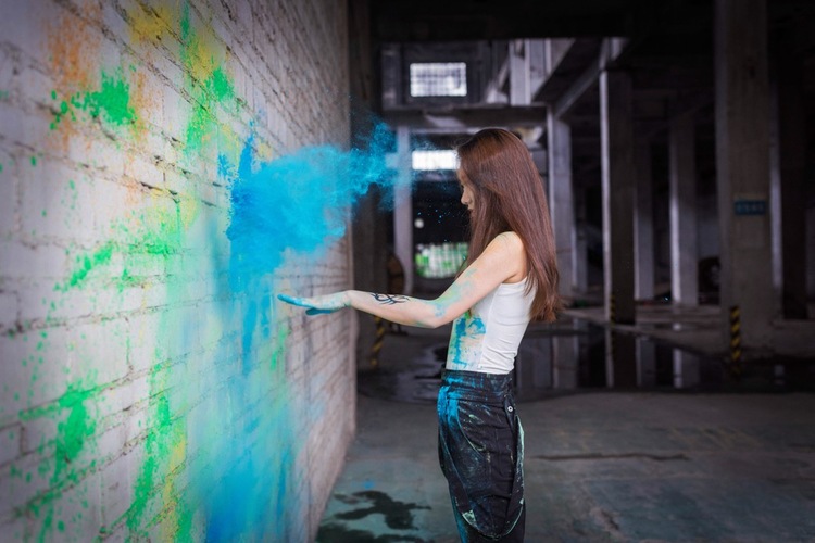 点击大图看下一张：废弃工厂玩彩粉