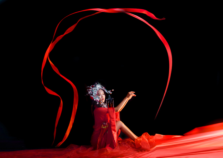 点击大图看下一张:滚滚红尘 舞绫