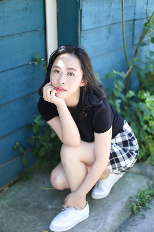 点击大图看下一张:一起感受阳光洒落肩上的夏天