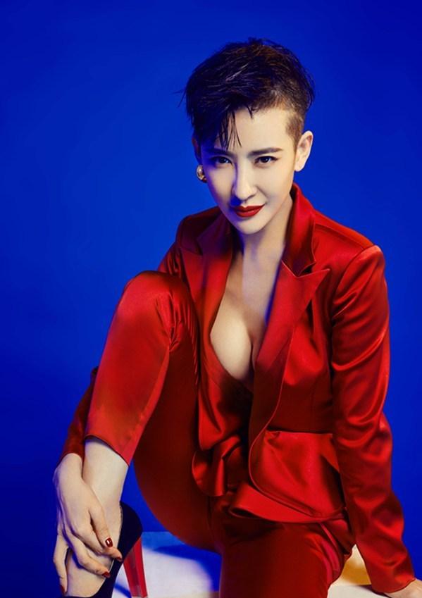 点击大图看下一张：狼系女友郭柯彤性感爆棚