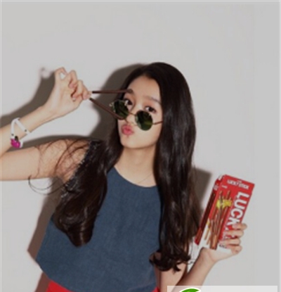 点击大图看下一张:人气小花旦关晓彤发型盘点 时尚俏丽还修颜