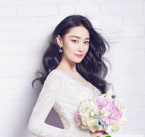 点击大图看下一张:张馨予百变长发 古典仙女长直发最女神