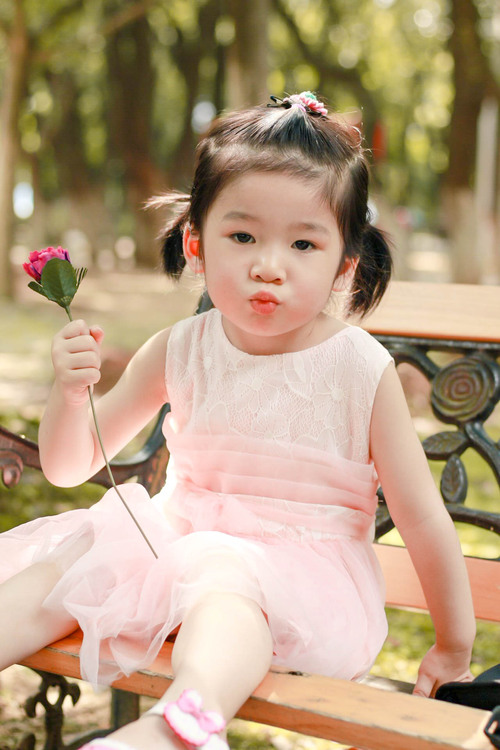 点击大图看下一张:可爱小甜心