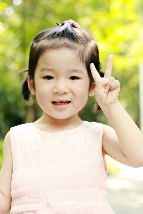 点击大图看下一张:可爱小甜心