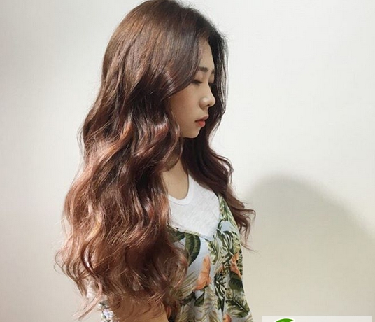 点击大图看下一张：韩国女生时尚卷发 女神范大波浪卷发图片