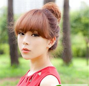 点击大图看下一张：女生今年流行韩式中长发 瘦脸清新又减龄