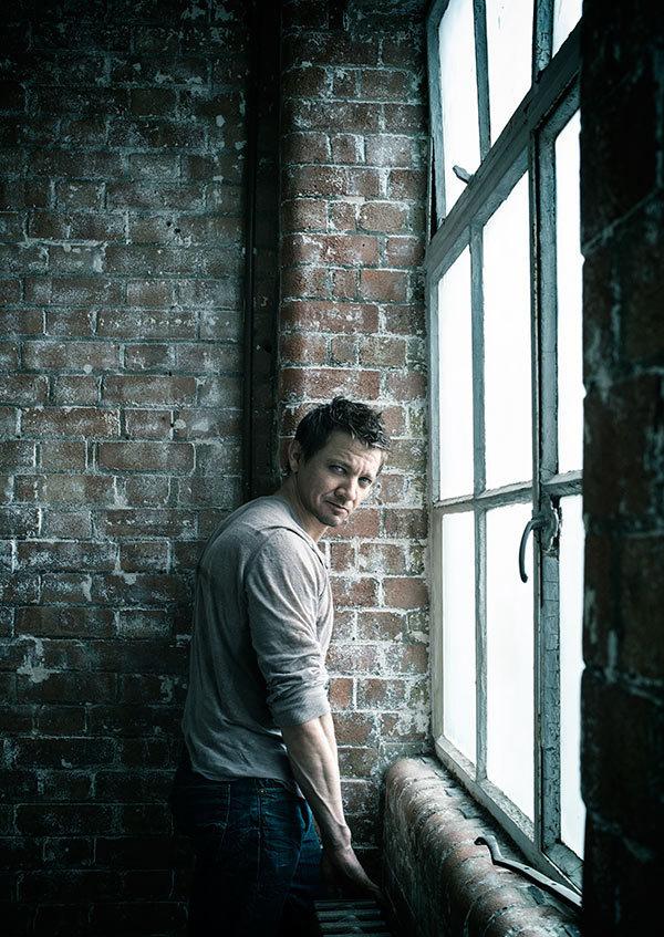 点击大图看下一张：复联鹰眼秀壮硕肌肉 大玩捆绑诱惑