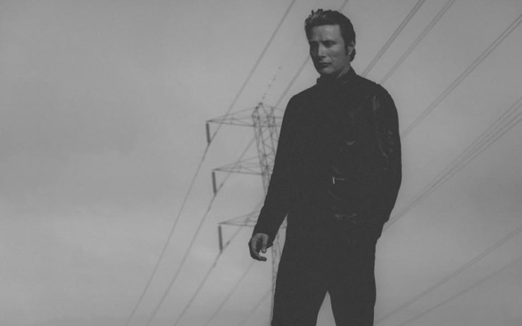 点击大图看下一张：汉尼拔米科尔森曝写真 气质神秘迷人