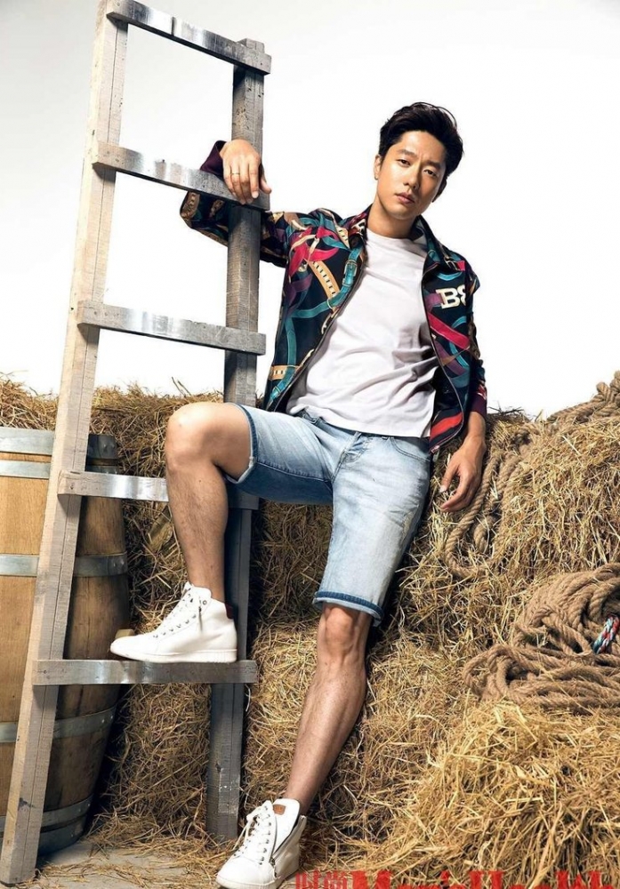 点击大图看下一张：凌潇肃曝最新时尚大片 运动男大秀健硕体魄