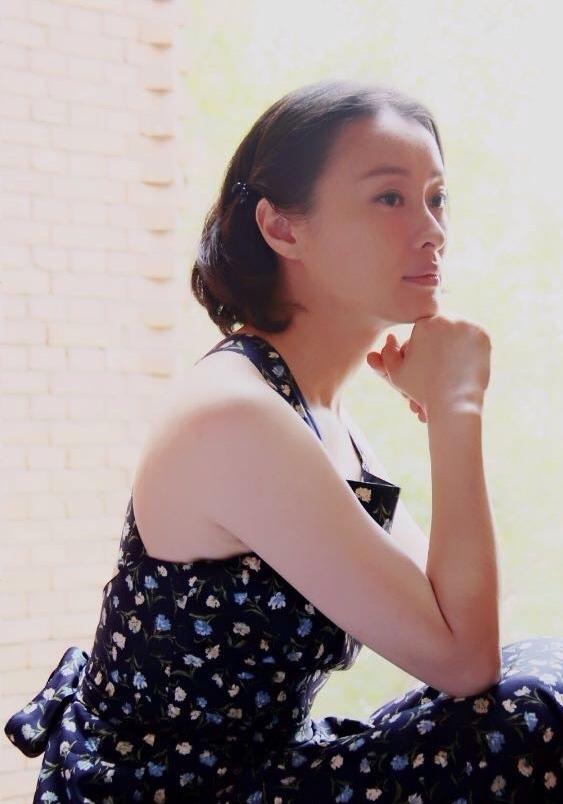 点击大图看下一张：吴越私服大片曝光 文艺女神清新来袭