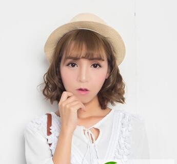 点击大图看下一张：可爱波波头时尚打理 动感VS清纯款时尚搭配