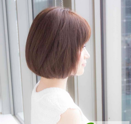 点击大图看下一张:气质波波头流行发型图片