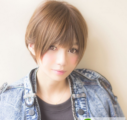 点击大图看下一张:气质波波头流行发型图片