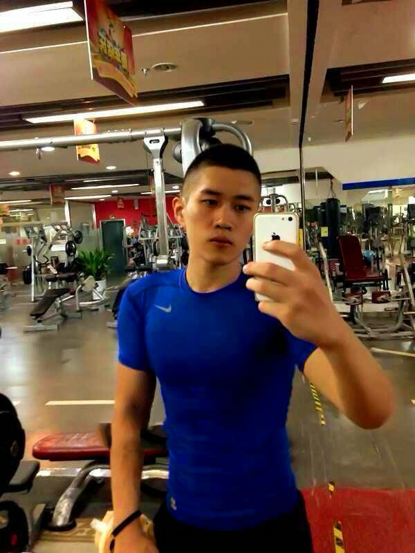 点击大图看下一张:东方男模正装制服诱惑