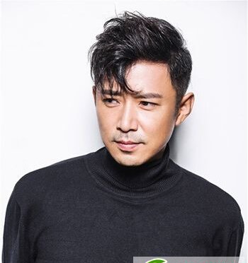 点击大图看下一张：亚洲男生适合的发型 偏分刘海最具时尚感