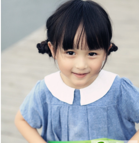 点击大图看下一张:网红小萝莉刘楚恬 精灵百变发型