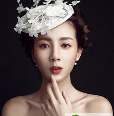 点击大图看下一张：韩系优雅新娘定妆照 典雅高贵幸福美发