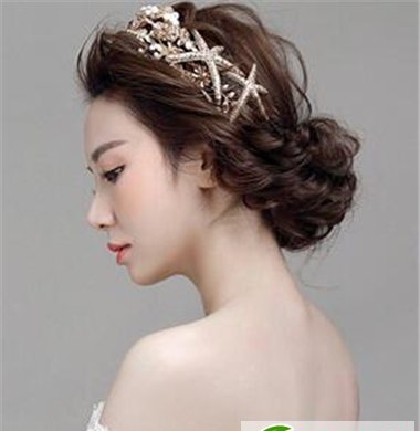 点击大图看下一张：韩系优雅新娘定妆照 典雅高贵幸福美发