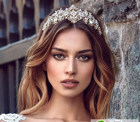 点击大图看下一张：欧式新娘发型发饰 高贵华丽新娘发饰推荐