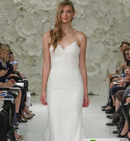 点击大图看下一张：鱼尾婚纱配什么发型好看