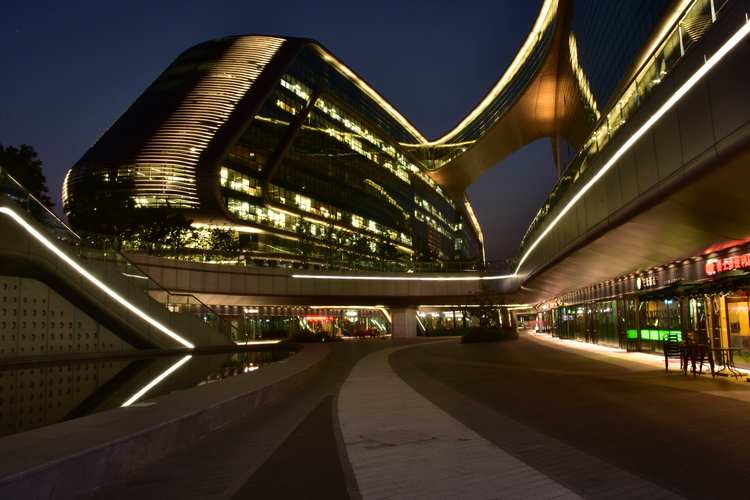 点击大图看下一张：凌空SOHO夜景