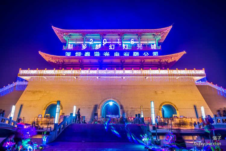 点击大图看下一张：魏州公园今夜灯光璀璨