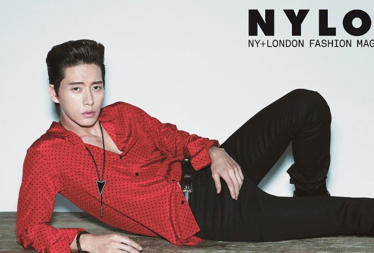 点击大图看下一张：韩星朴海镇时尚写真 堪称完美身材