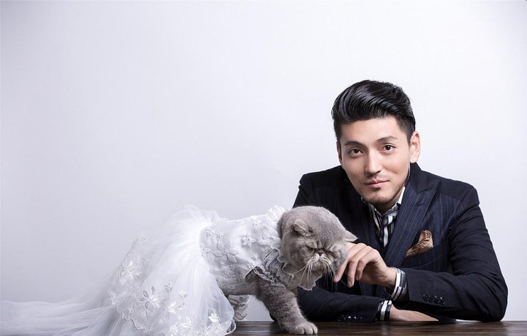 点击大图看下一张：隋咏良七夕变爱宠情人 喵星写真萌翻众人